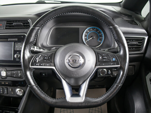 2018 Nissan Leaf II (ZE1), чёрный, 1699000 рублей - вид 14