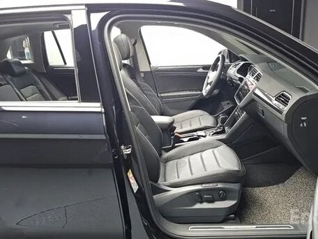 2022 Volkswagen Tiguan Allspace II Рестайлинг, чёрный, 3500000 рублей, вид 5