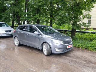 2013 Kia Rio 5-speed III, серый, 685000 рублей, вид 4