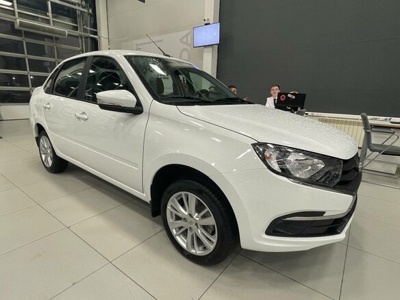 2026 Lada (ВАЗ) Granta I Рестайлинг, белый, 1188000 рублей - вид 9