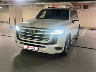 2021 Toyota Land Cruiser 300 Series, белый, 10550000 рублей, вид 1