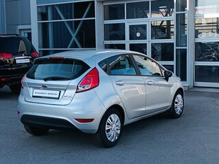 2016 Ford Fiesta Mk6 Рестайлинг, серебристый, 840000 рублей, вид 2