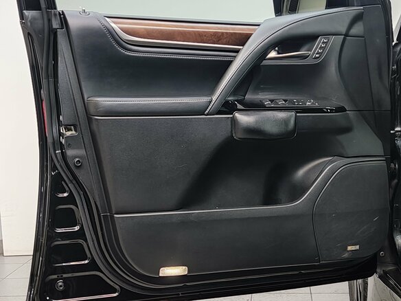 2017 Lexus LX 570 III Рестайлинг 2, чёрный, 8300000 рублей - вид 34
