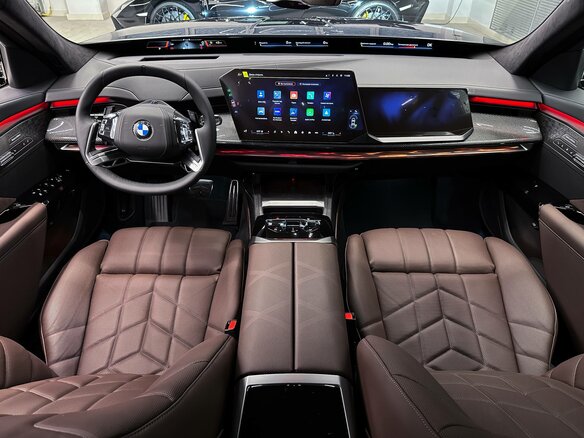 2026 BMW 7 серии 740 xDrive VII (G70) Рестайлинг, синий, 26500000 рублей - вид 16