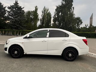 2012 Chevrolet Aveo II, белый, 500000 рублей, вид 3