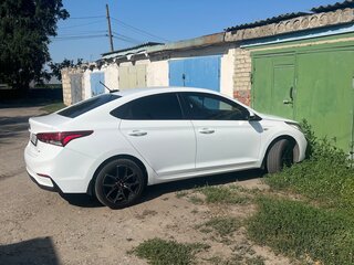 2017 Hyundai Solaris II, белый, 1150000 рублей, вид 3