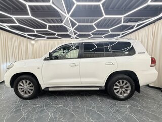 2011 Toyota Land Cruiser 200 Series, белый, 3599900 рублей, вид 3