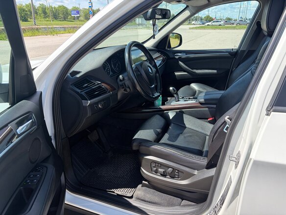 2013 BMW X5 35i II (E70) Рестайлинг, белый, 1940000 рублей - вид 7