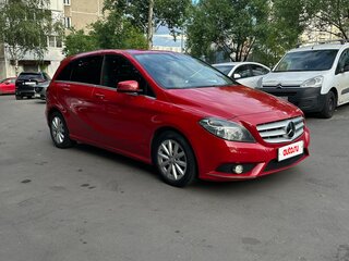 2013 Mercedes-Benz B-Класс 180 II (W246), красный, 1300000 рублей, вид 2
