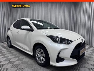 2020 Toyota Yaris IV, белый, 1400000 рублей, вид 1