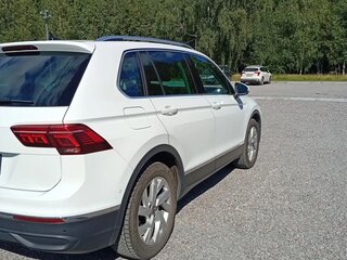 2021 Volkswagen Tiguan II Рестайлинг, белый, 2380000 рублей, вид 2