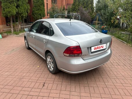 2015 Volkswagen Polo V Рестайлинг, серебристый, 770000 рублей, вид 4