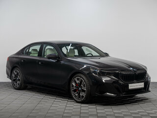 2026 BMW 5 серии 540d xDrive VIII (G60/G61/G68), чёрный, 14150000 рублей, вид 3