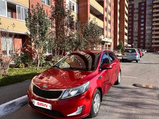 2013 Kia Rio 5-speed III, красный, 790000 рублей, вид 3