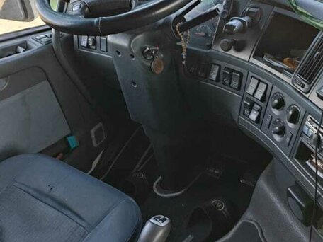 2007 Volvo FH, белый, 3000000 рублей, вид 3
