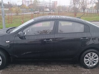 2021 Kia Rio IV Рестайлинг, чёрный, 1699000 рублей, вид 4