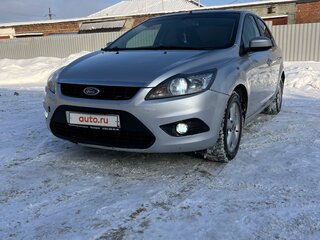 2010 Ford Focus II Рестайлинг, серебристый, 560000 рублей, вид 1