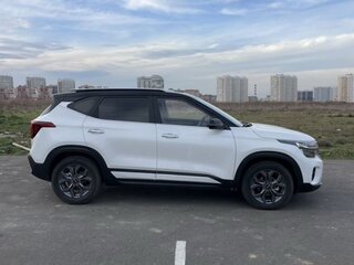 2023 Kia Seltos I Рестайлинг, белый, 2500000 рублей, вид 3