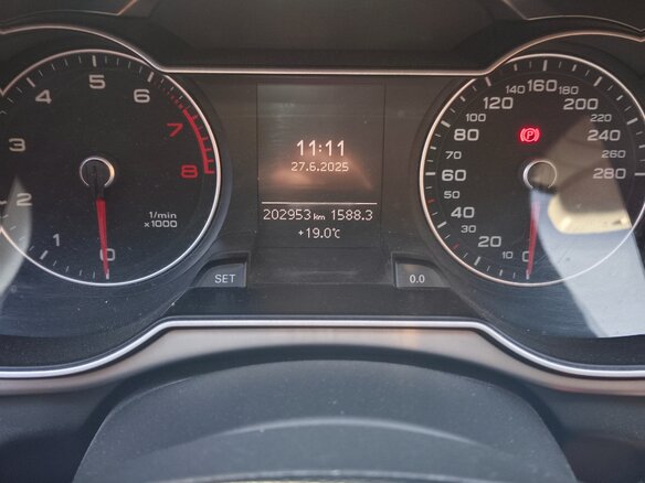 2014 Audi A4 IV (B8) Рестайлинг, белый, 1450000 рублей - вид 3