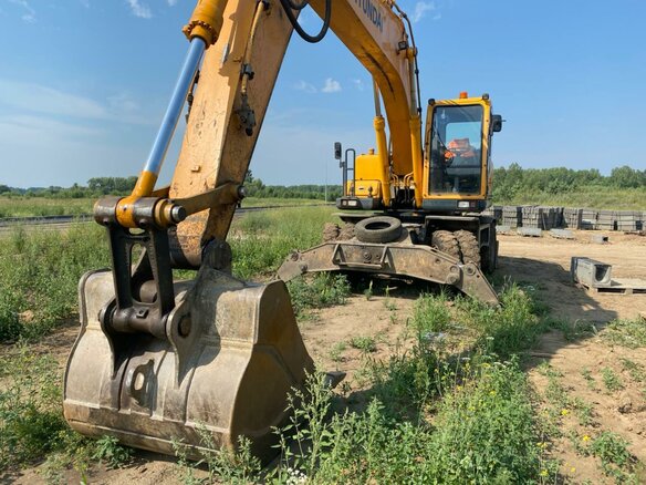 2013 Hyundai R210W, золотистый - вид 2
