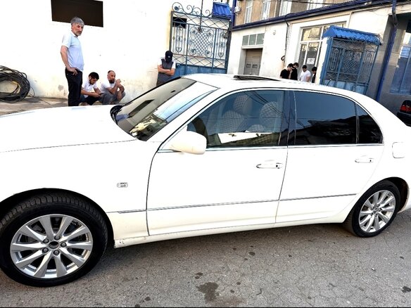 2001 Toyota Celsior III (F30), белый, 500000 рублей - вид 4