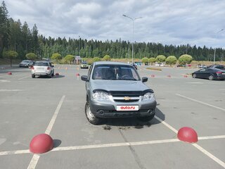 2014 Chevrolet Niva I Рестайлинг, серебристый, 650000 рублей, вид 1