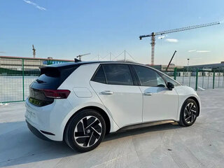 2025 Volkswagen ID.3 57.3 kWh I, белый, 3202300 рублей, вид 5