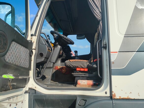 1996 Volvo FH, белый, 3000000 рублей - вид 9