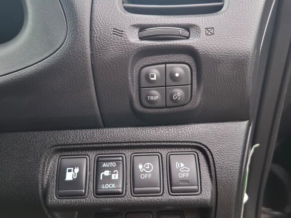 2013 Nissan Leaf (EM57) I (ZE0/AZE0), чёрный, 750000 рублей - вид 15