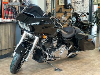 2021 Harley-Davidson Road Glide, чёрный, 3490000 рублей, вид 1