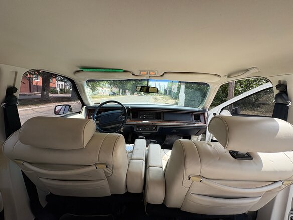 1992 Lincoln Town Car II, белый, 2250000 рублей - вид 7