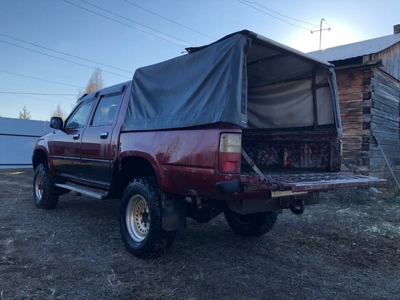 1994 Toyota Hilux V, красный, 650000 рублей - вид 3