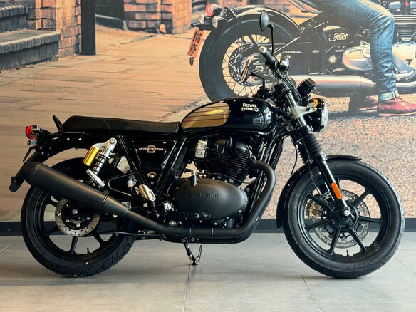 2026 Royal Enfield Interceptor 650, чёрный, 699000 рублей