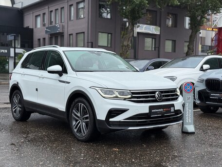 2023 Volkswagen Tiguan II Рестайлинг, белый, 2840000 рублей, вид 2