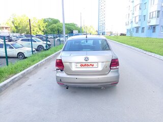 2016 Volkswagen Polo V Рестайлинг, бежевый, 450000 рублей, вид 3