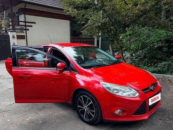 2012 Ford Focus III, красный, 750000 рублей