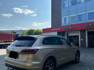 2019 Volkswagen Touareg III, коричневый, 5100000 рублей, вид 3