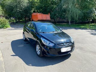 2013 Hyundai Solaris I, чёрный, 725000 рублей, вид 3