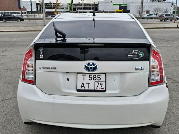 2010 Toyota Prius III (XW30), белый, 860000 рублей - вид 5