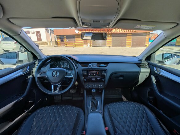2018 Skoda Octavia III (A7) Рестайлинг, белый, 1300000 рублей - вид 7