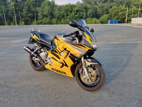 1997 Honda CBR 600F, жёлтый, 370000 рублей, вид 4