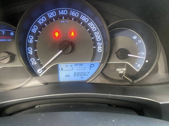 2014 Toyota Corolla XI (E160, E170, E180), серый, 1050000 рублей - вид 27