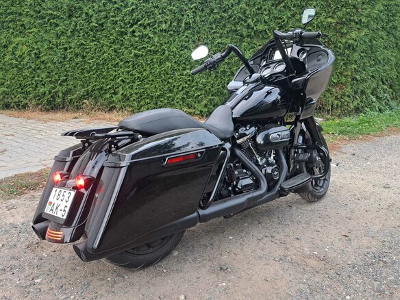 2018 Harley-Davidson Road Glide, чёрный, 1605846 рублей - вид 1