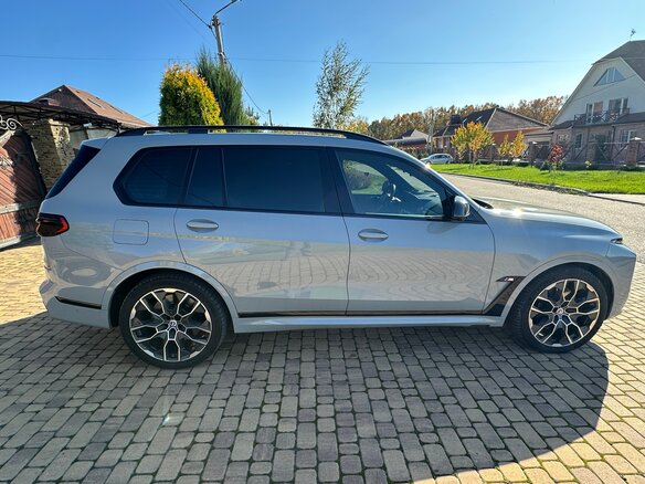 2022 BMW X7 M60i I (G07) Рестайлинг, серый, 11500000 рублей - вид 3