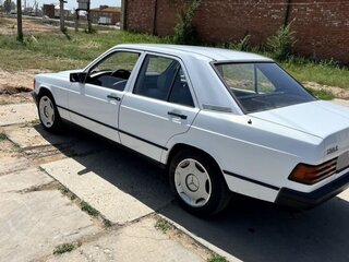 1986 Mercedes-Benz 190 (W201), белый, 350000 рублей, вид 5