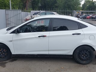 2015 Hyundai Solaris I Рестайлинг, белый, 599000 рублей, вид 3