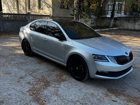 2019 Skoda Octavia III (A7) Рестайлинг, серебристый, 2050000 рублей, вид 2