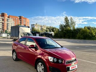 2013 Chevrolet Aveo II, красный, 650000 рублей, вид 1