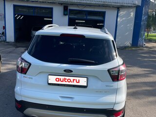 2017 Ford Kuga II Рестайлинг, белый, 1650000 рублей, вид 3