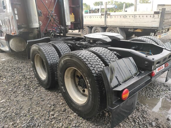 2004 Freightliner Columbia, красный, 3350000 рублей - вид 4